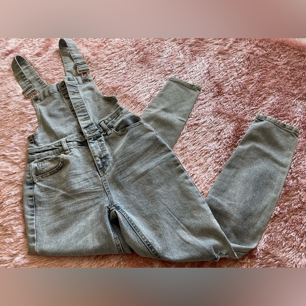 NO BOUNDARIES DISTRESSED JEAN OVERALLS 🍂